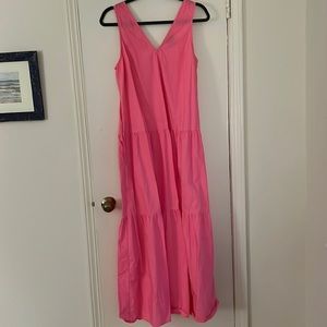 Tiered who what wear midi dress in hot pink